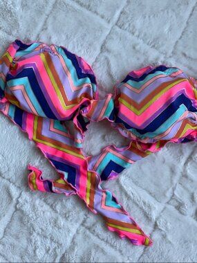 Victoria's Secret | Rainbow Foil Ruffle Chevron Stripe Bikini Top | Size Large